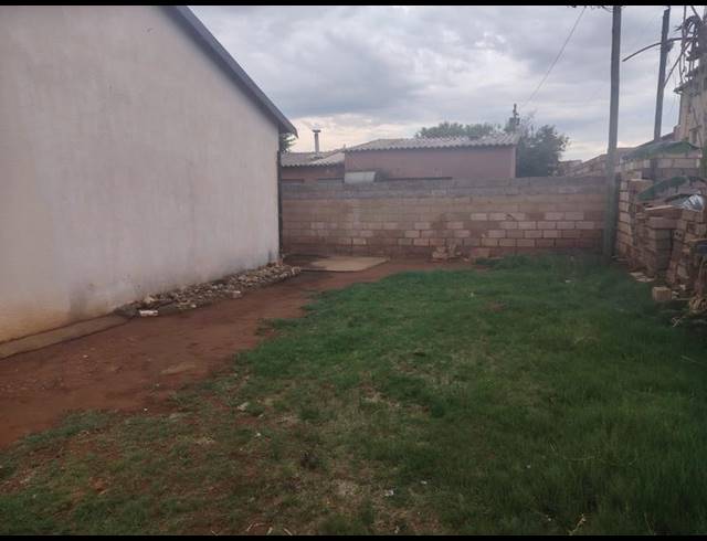 2 BEDROOM HOUSE FOR SALE IN VOSLOORUS EXT